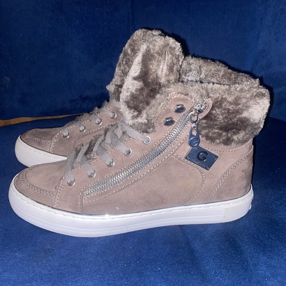 Guess women’s shoes size 7.5